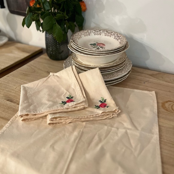 Vintage Set of 6 Embroidered Linen Napkins - Picture 10 of 14